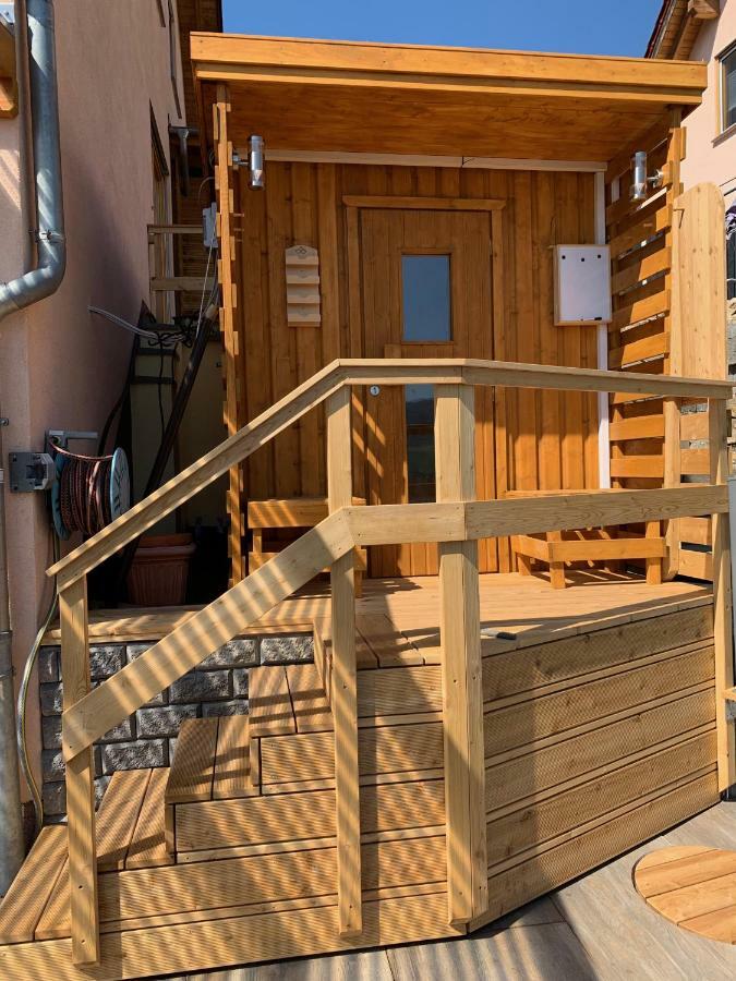 جينا Romantische Ferienwohnung Mit Fantastischem Ausblick, Pool Und Gartensauna المظهر الخارجي الصورة